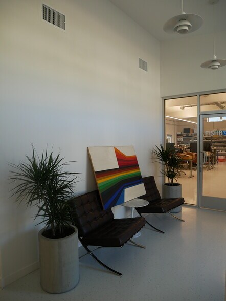 More Photos Of 1094 E Main St, Ventura Office For Lease