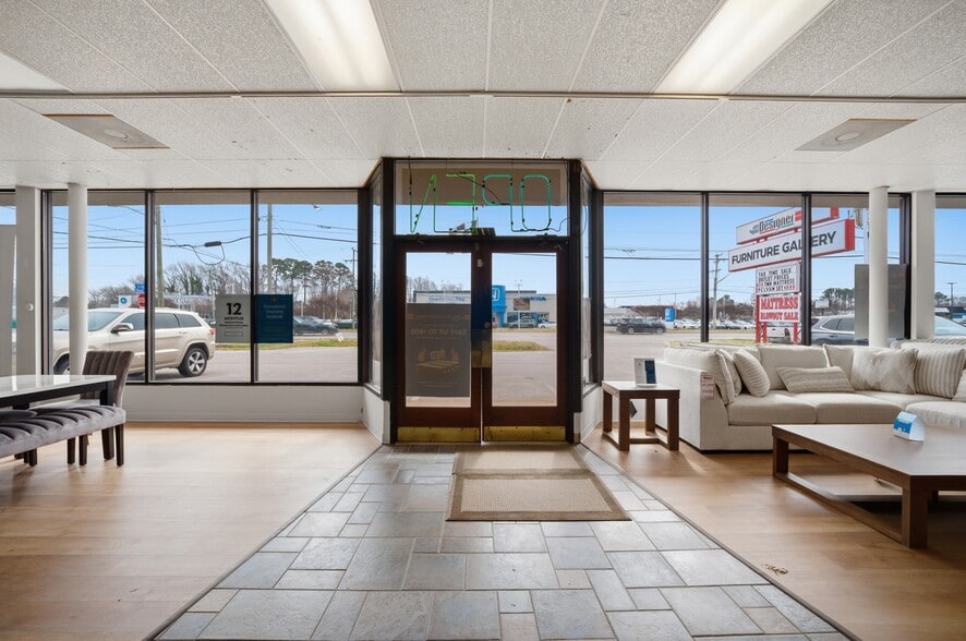 More Photos Of 6542 E Virginia Beach Blvd, Norfolk Freestanding For Lease