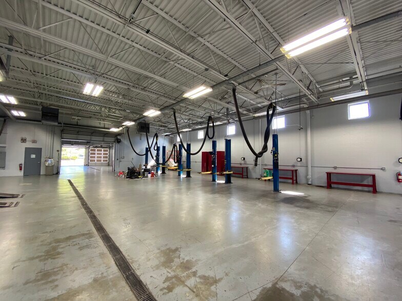 More Photos Of 855 E Grand Ave, Lake Villa Auto Dealership For Lease