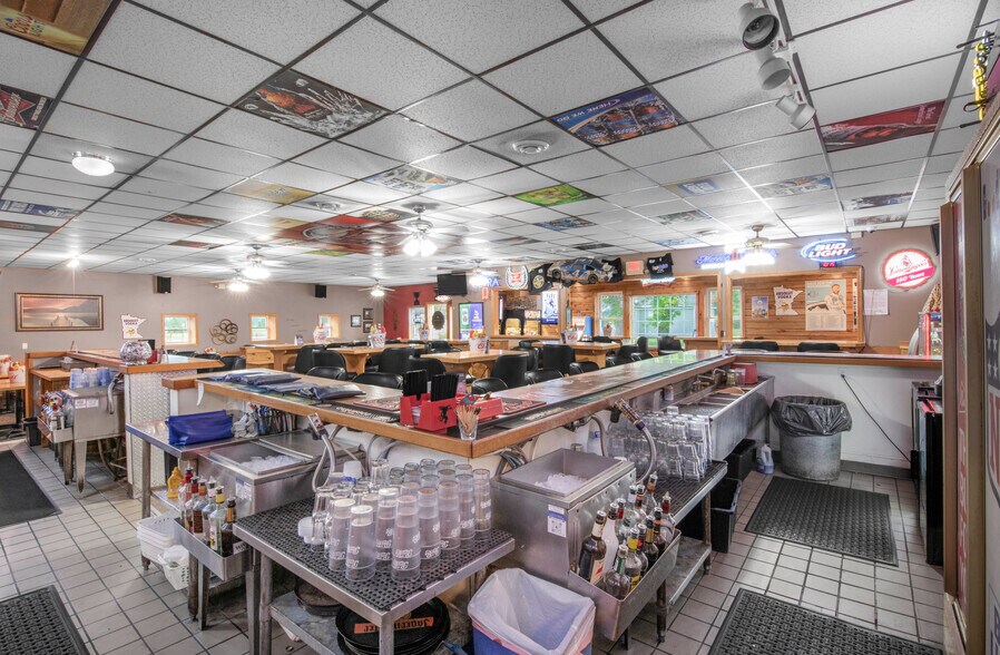 More Photos Of 14351 NE 78th St, Foley Restaurant For Sale