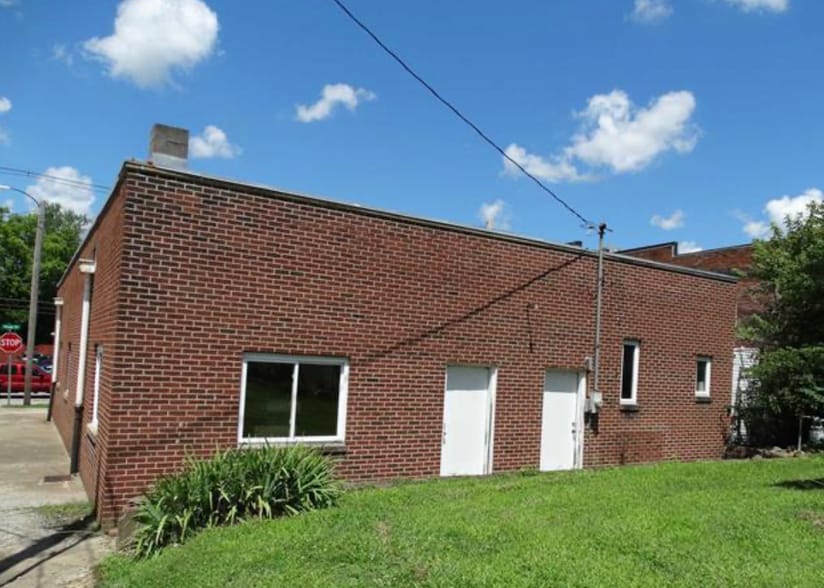 More Photos Of 320 S 3rd St, Boonville Office For Sale
