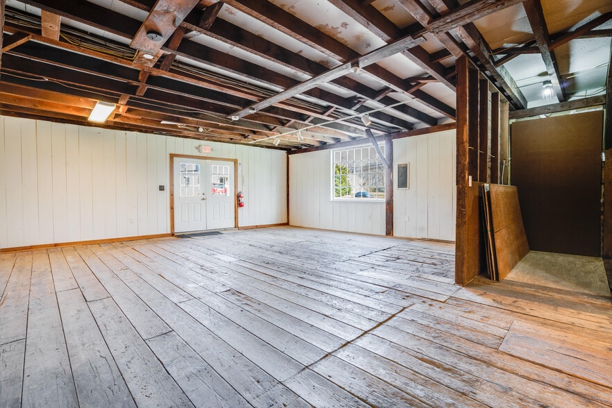 More Photos Of 2321-2325 NY-9D, Wappingers Falls Flex For Sale