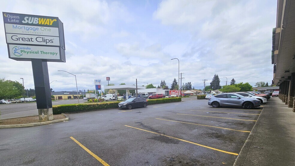 More Photos Of 1110-1118 View Ave, Centralia Freestanding For Lease