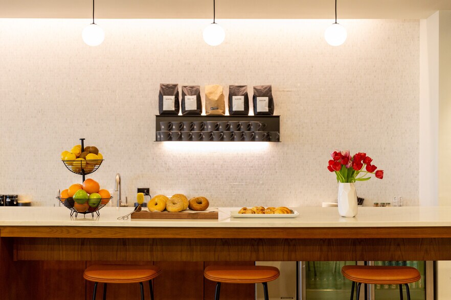 More Photos Of 401 E Jackson St, Tampa Coworking Space