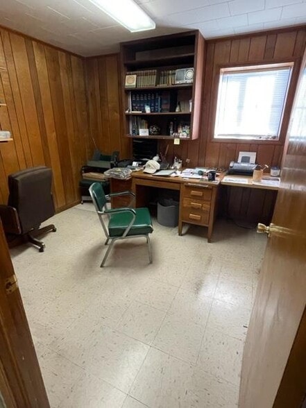 More Photos Of 508 Hoover St, Asheboro Flex For Lease