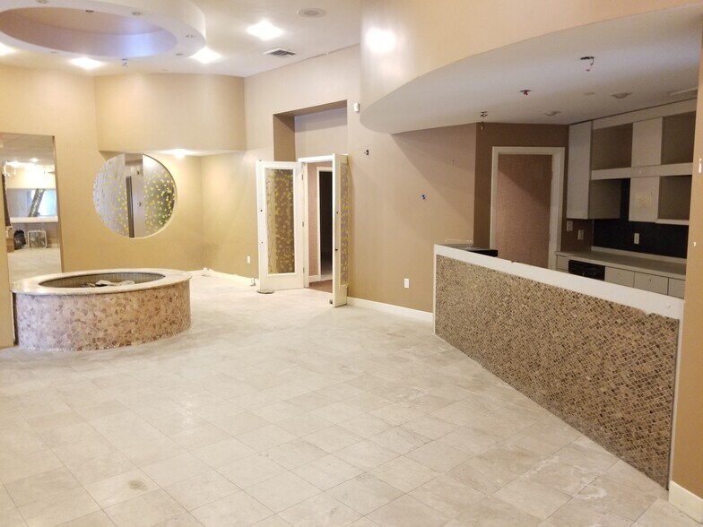 More Photos Of 574 Washington St, Easton Freestanding For Lease