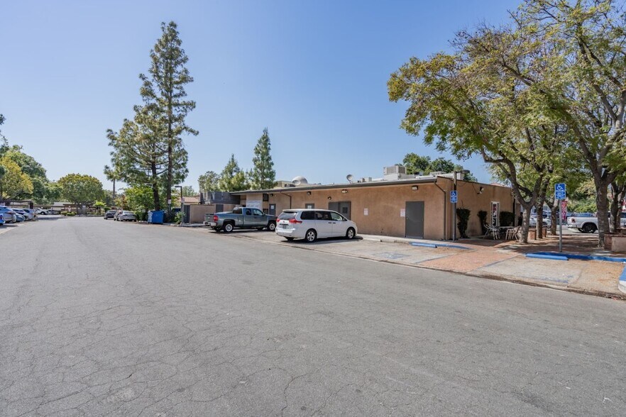 More Photos Of 2410 E Thousand Oaks Blvd, Thousand Oaks Freestanding For Sale