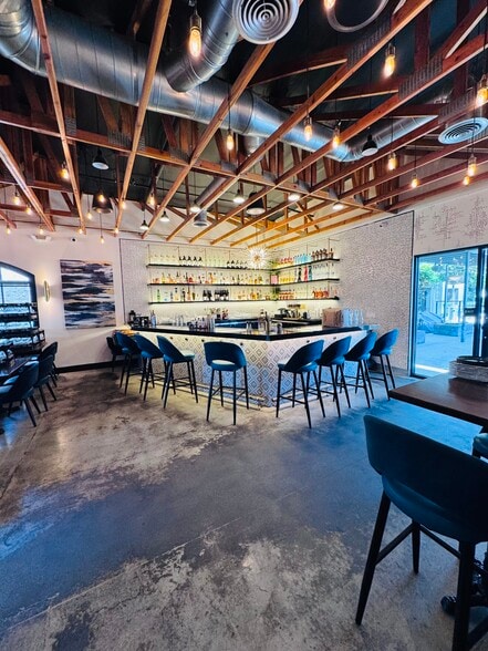 Primary Photo Of 255 High St, Moorpark Restaurant For Lease
