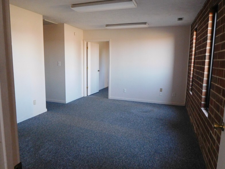 More Photos Of 1225 W Market Center Dr, High Point Warehouse For Sale