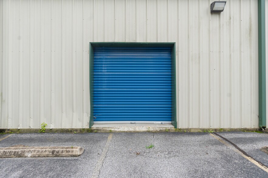 More Photos Of 722 S Highway 59, Decatur Freestanding For Lease