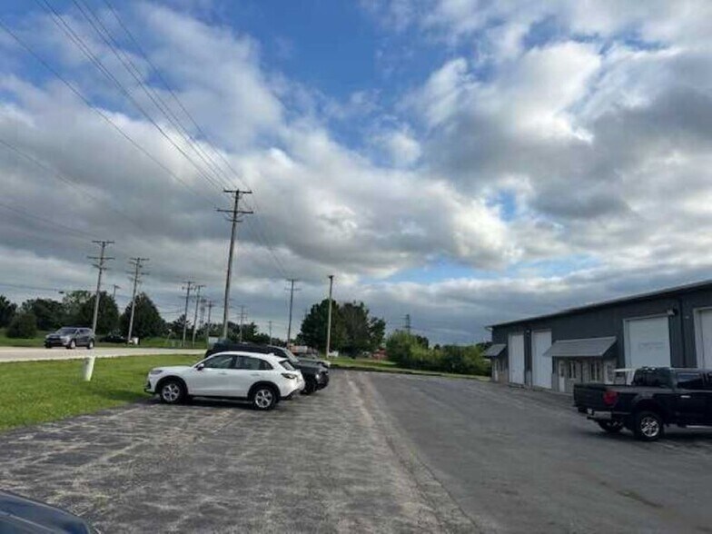 More Photos Of 21638-21648 S Schoolhouse Rd, New Lenox Warehouse For Lease