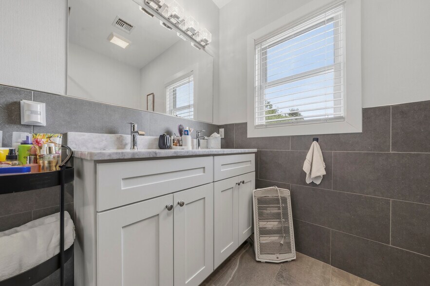 More Photos Of 812 Broad St, Milford Apartments For Sale