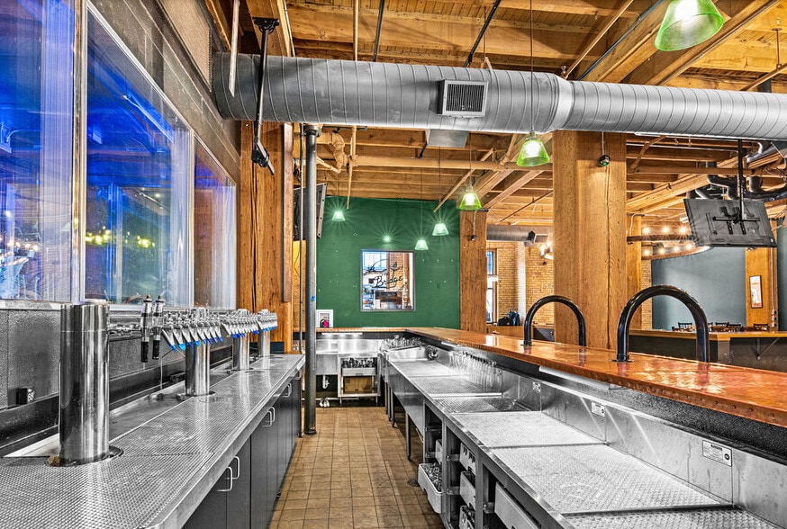 More Photos Of 325 S Lake Ave, Duluth Hotel For Lease