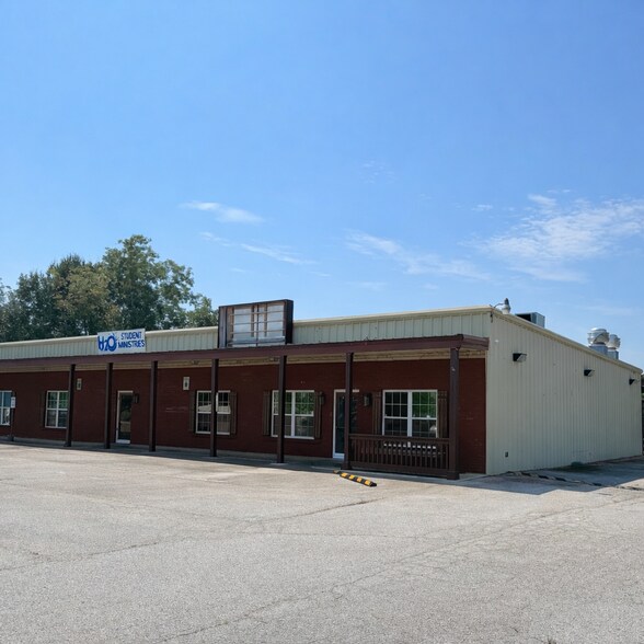 Primary Photo Of 422 Venture Ct, Monticello Storefront Retail Office For Lease