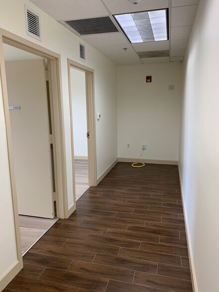 More Photos Of 2201-2225 N Commerce Pky, Weston Unknown For Lease