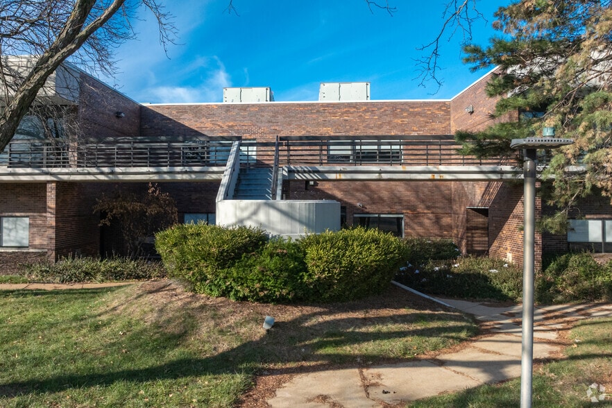 More Photos Of 1145 Corporate Lake Dr, Creve Coeur Office For Sale