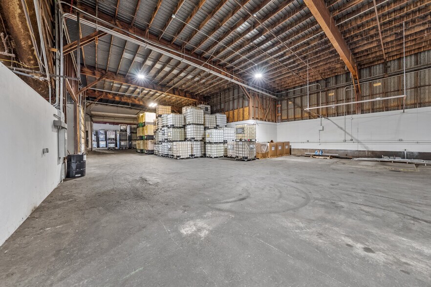 More Photos Of 1385 Antelope Rd, White City Manufacturing For Lease