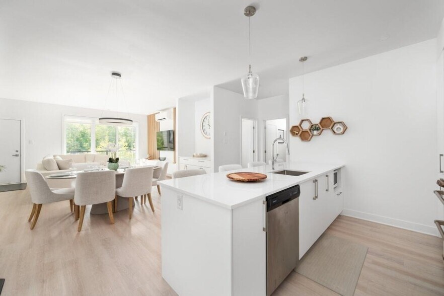 More Photos Of 13575 Rue Du Médoc, Mirabel Apartments For Sale