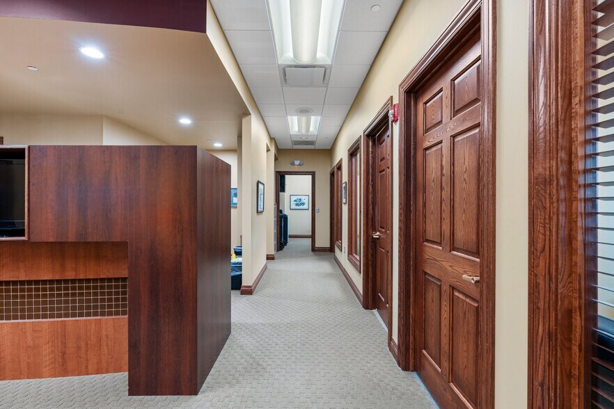 More Photos Of 4400 Calumet Ave, Manitowoc Office For Sale
