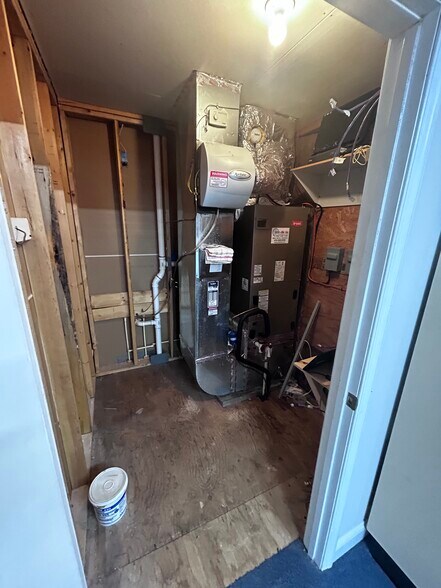 More Photos Of 6008 Fair Oaks Dr, Frederick Showroom For Lease