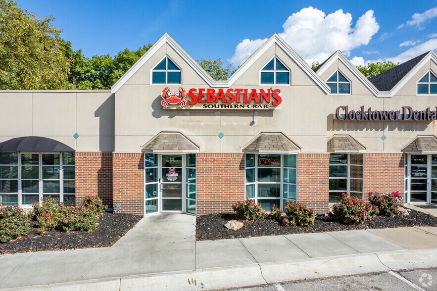 More Photos Of 815-843 N 98th St, Omaha Storefront Retail Office For Lease