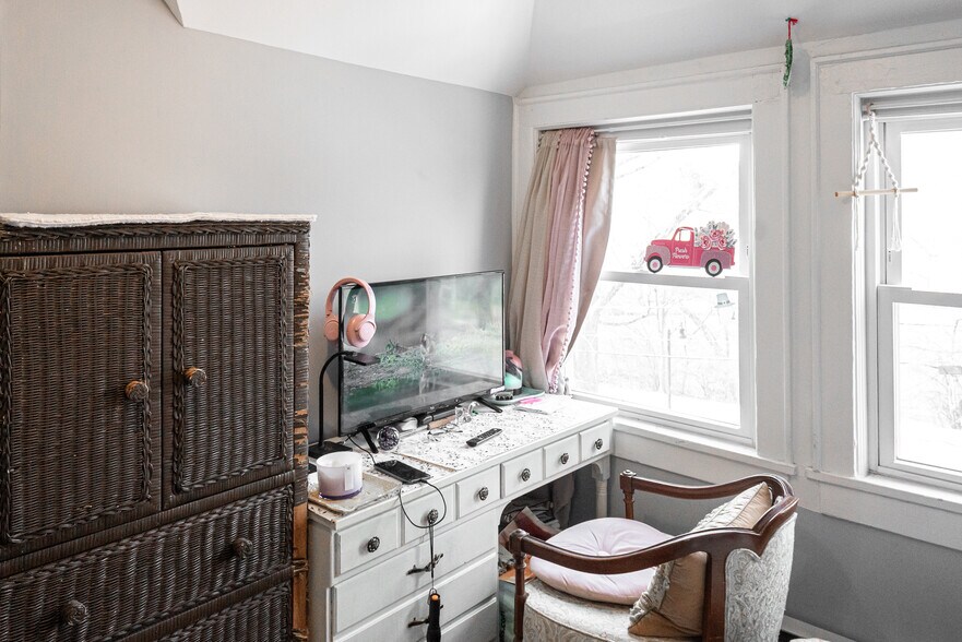 More Photos Of 15 Lakeview Pl, Verona Apartments For Sale