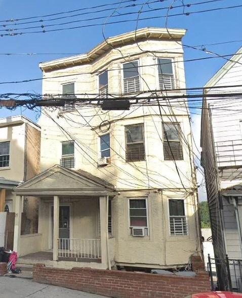 Primary Photo Of 21 Van Cortlandt Pk Ave, Yonkers Apartments For Sale
