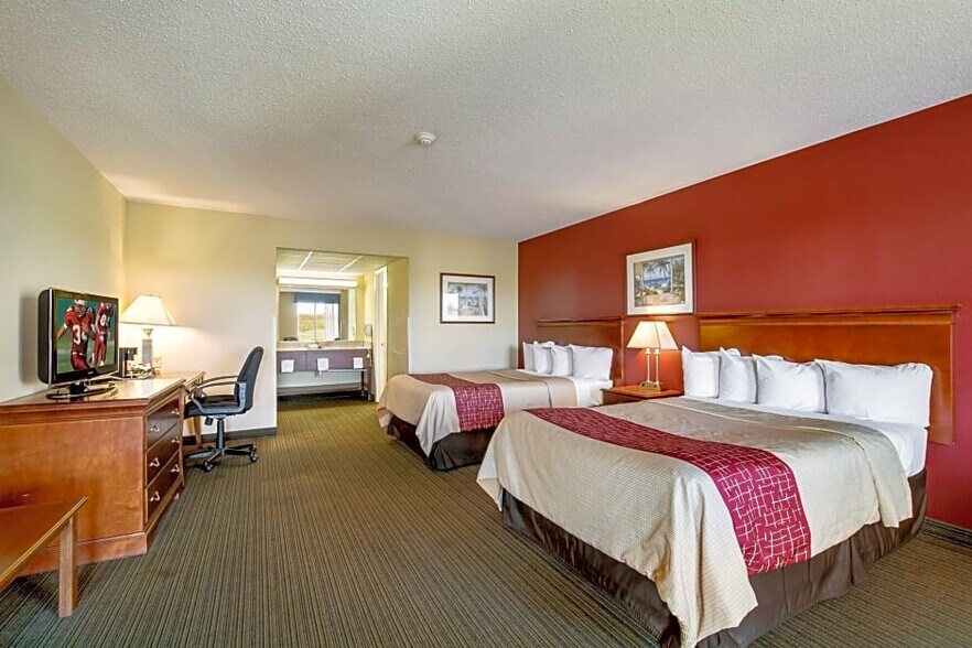 More Photos Of 1800 S Old Decker Rd, Vincennes Hotel For Sale