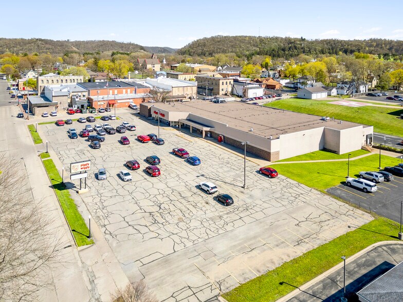 More Photos Of 106 W Oak St, Boscobel Supermarket For Sale