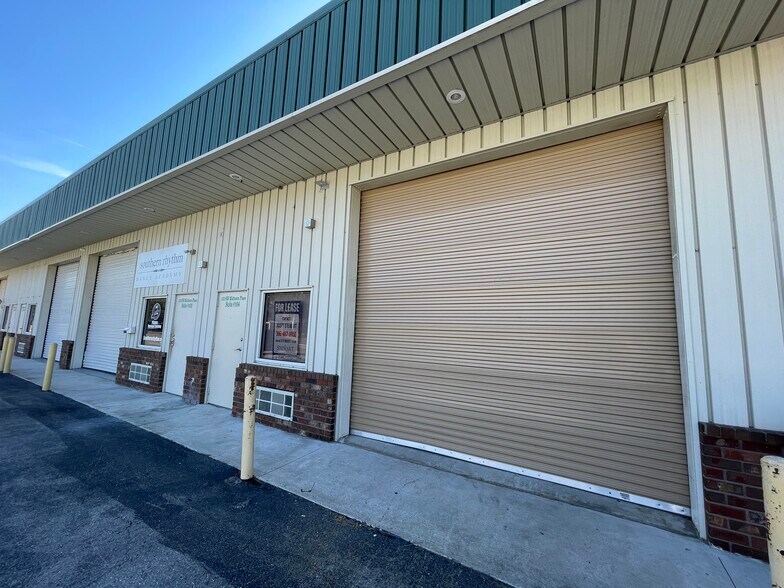 More Photos Of 122 SW Midtown Pl, Lake City Flex For Lease