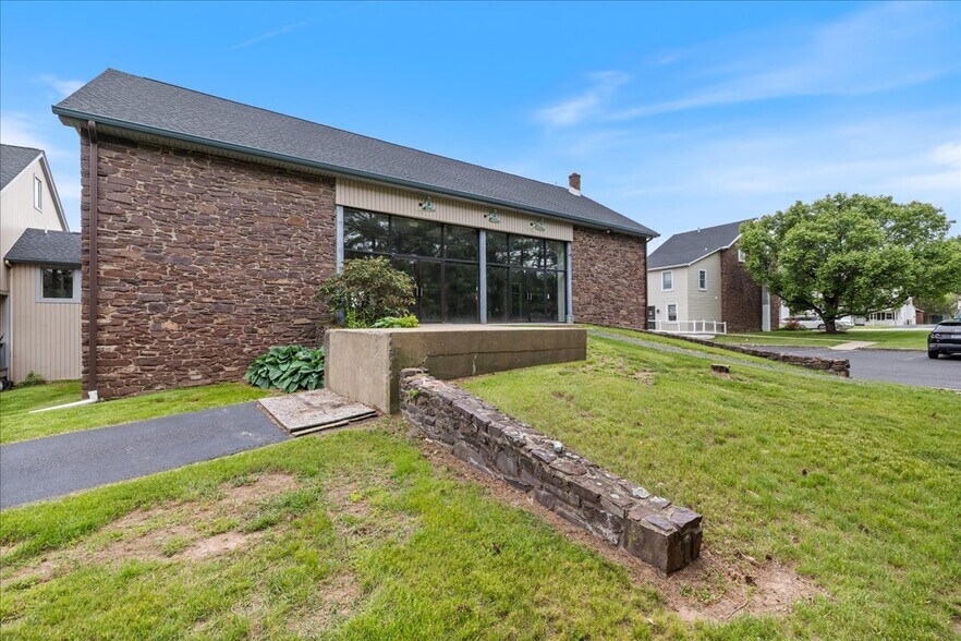 More Photos Of 80 Gravel Pike, Red Hill Office For Lease