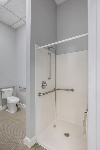 More Photos Of 201 N Riverside Ave, Saint Clair General Retail For Sale