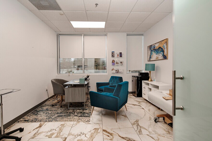 More Photos Of 114 Vision Park Blvd, Shenandoah Office For Sale