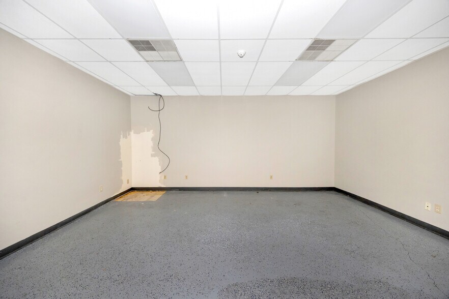 More Photos Of 3314 Highway 53, Huntsville Distribution For Lease