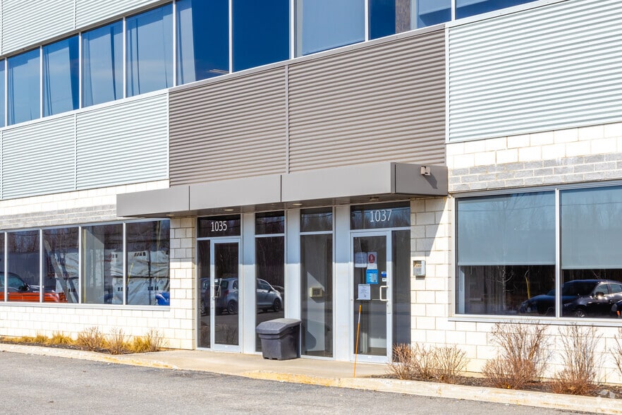More Photos Of 1015-1037 Rue Des Forges, Terrebonne Industrial For Sale