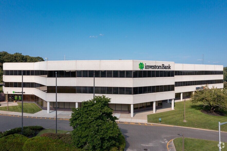 More Photos Of 2929 Expressway Dr N, Hauppauge Office For Lease