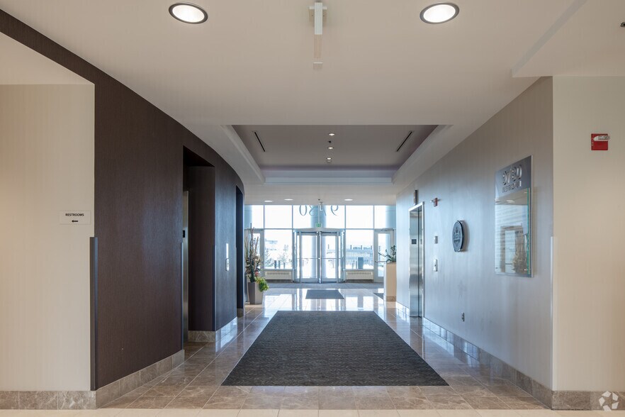 More Photos Of 9780 S Meridian Blvd, Englewood Office For Lease