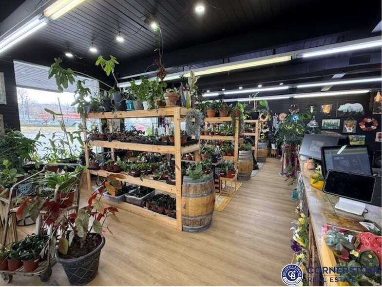 More Photos Of 1944 Cy Ave, Casper Storefront Retail Office For Sale