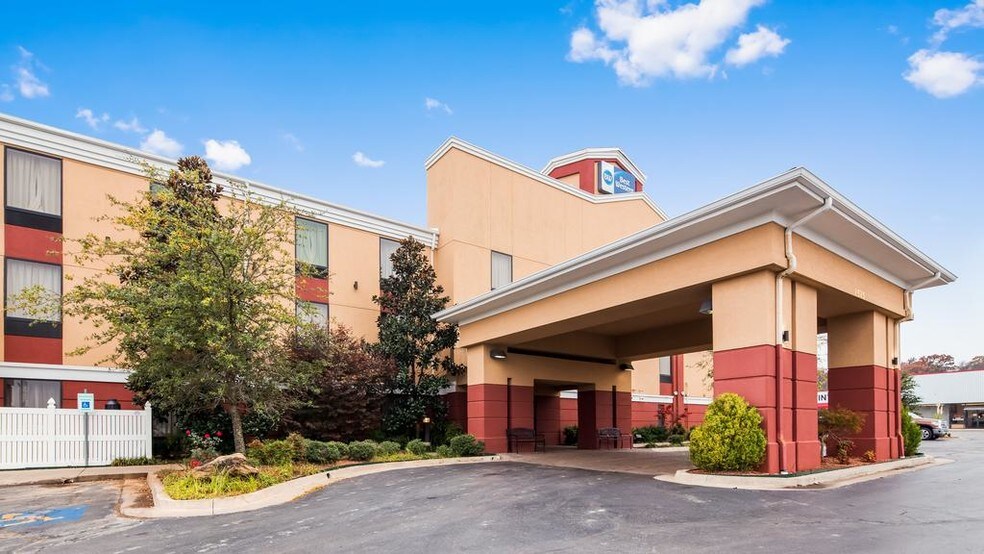 More Photos Of 1525 N Milt Phillips Ave, Seminole Hotel For Sale