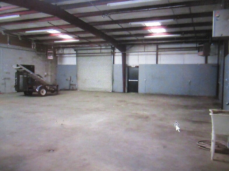 More Photos Of 5669 Eddins Rd, Montgomery Flex For Lease