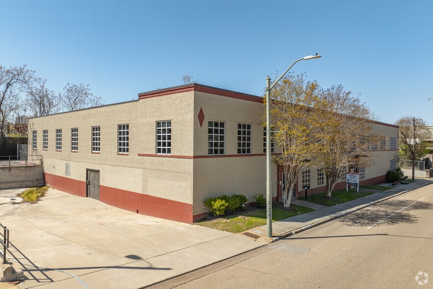 Primary Photo Of 777 S Main St, Memphis Warehouse For Sale
