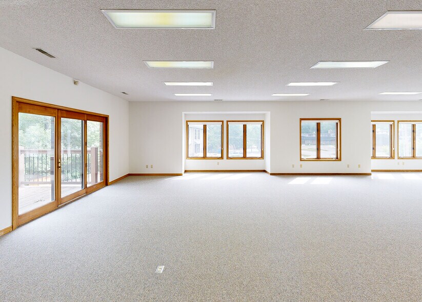 More Photos Of 5040 SW 28th St, Topeka Office For Sale