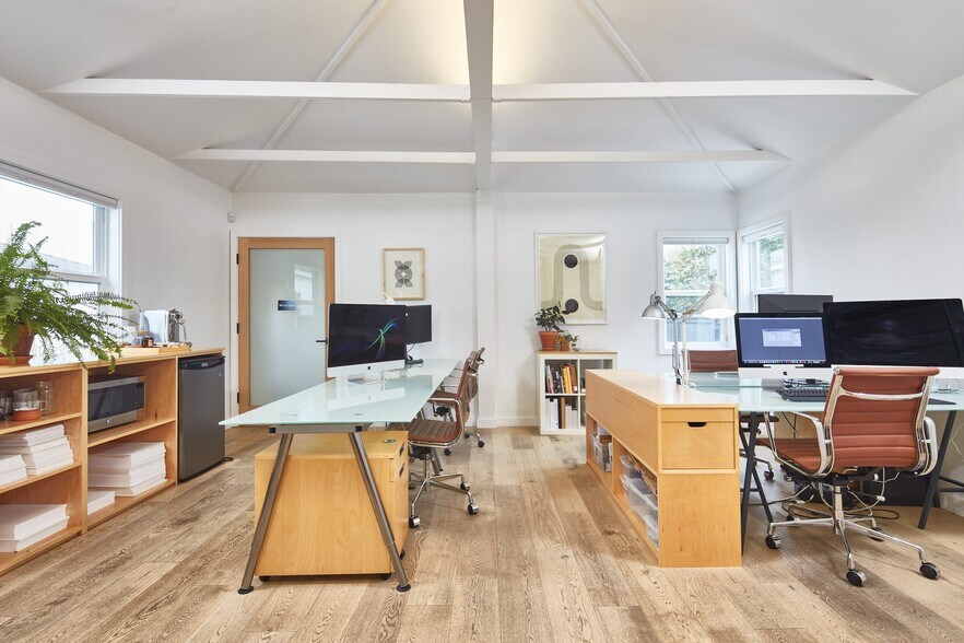 More Photos Of 718-720 Hampton Dr, Venice Office For Sale