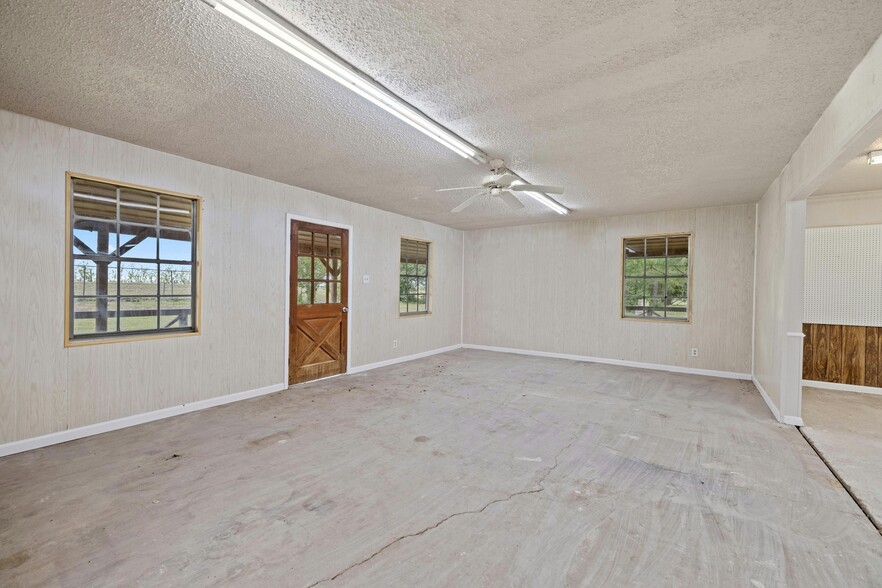 More Photos Of 3220 Farm-To-Market 2086, Temple Distribution For Lease