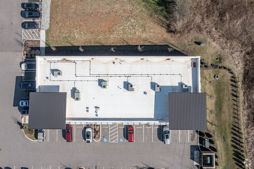 More Photos Of 2040 Reserve Blvd, Spring Hill Freestanding For Lease