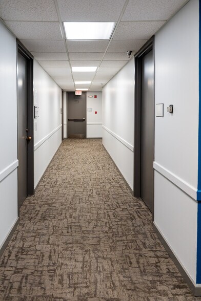 More Photos Of 407 N Cedar Ridge Dr, Duncanville Office Residential For Lease