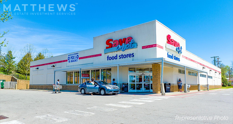 Primary Photo Of 301 E Walnut St, Carbondale Supermarket For Sale