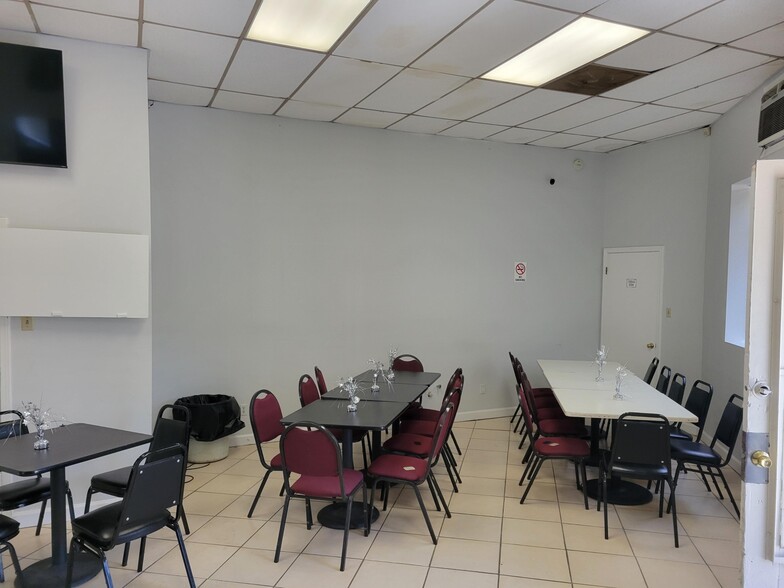 More Photos Of 1654-1658 Lamar Ave, Memphis Storefront For Sale