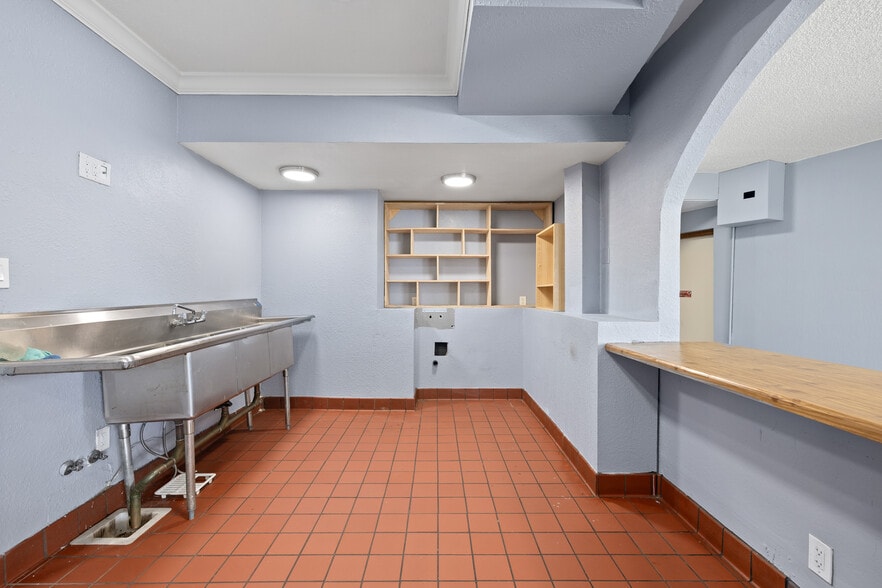 More Photos Of 13041 San Pablo Ave, San Pablo Freestanding For Lease