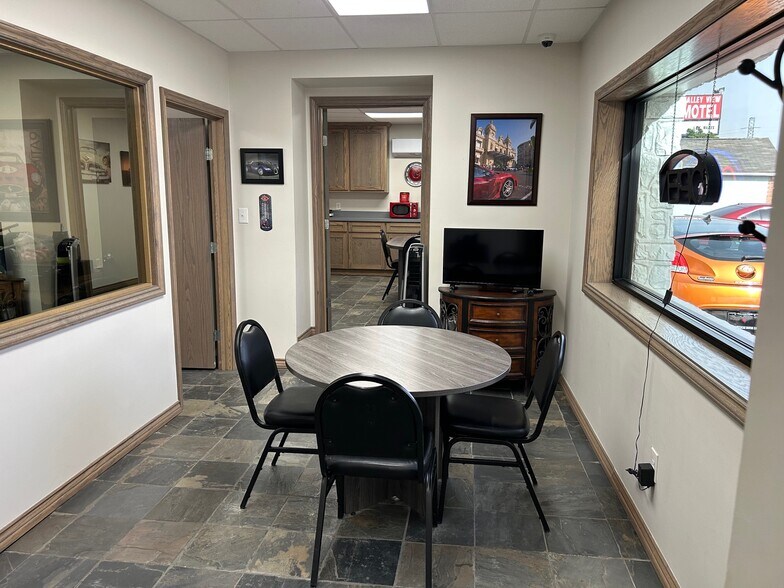 More Photos Of 2001 E Lancaster Ave, Fort Worth Auto Dealership For Sale